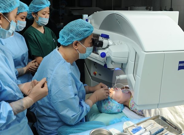 Cập nhật những tiến bộ trong chẩn đoán và điều trị bệnh lý đáy mắt - Anh 1